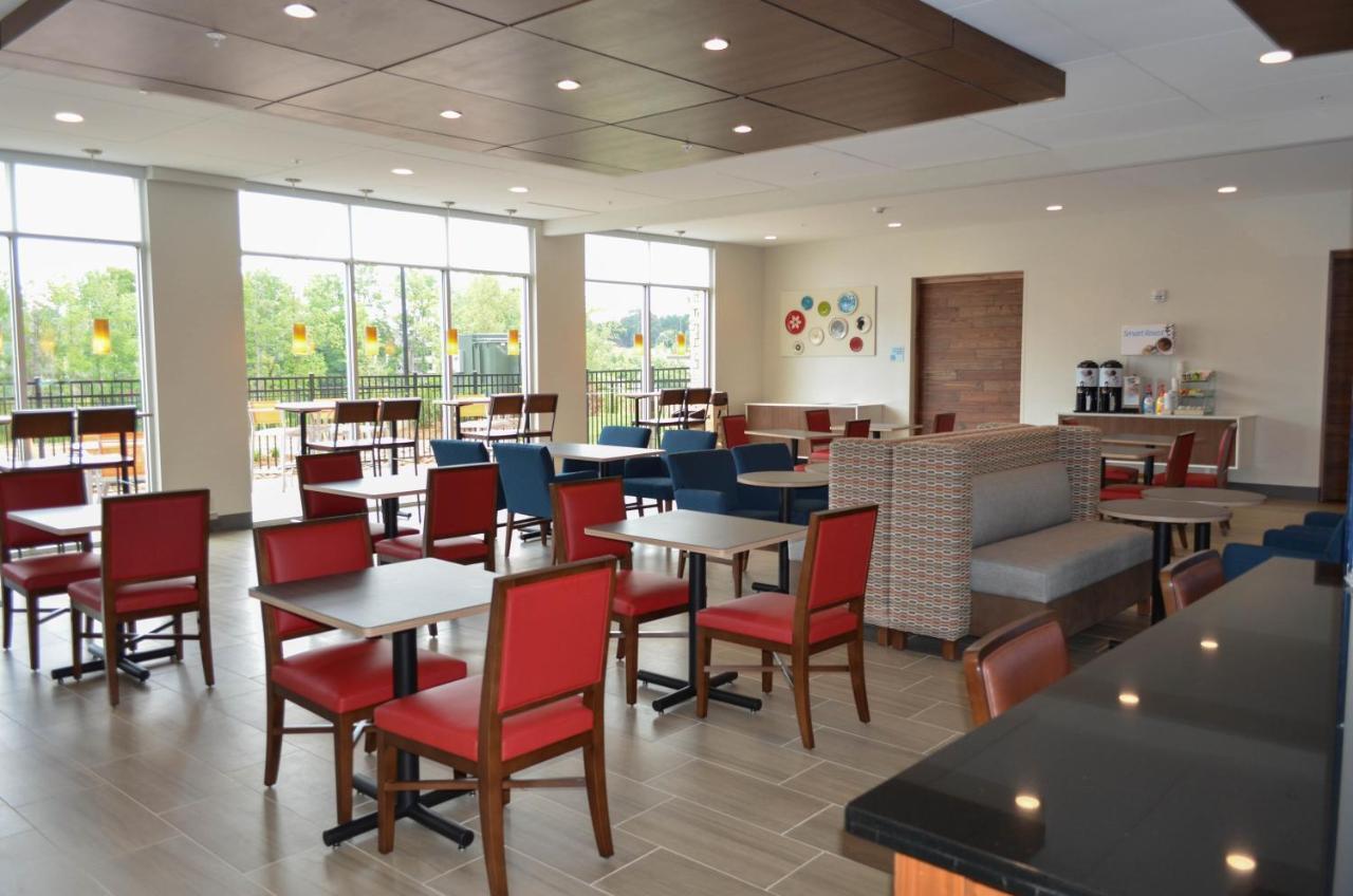 Holiday Inn Express & Suites - Charlotte Ne - University Area By Ihg Εξωτερικό φωτογραφία
